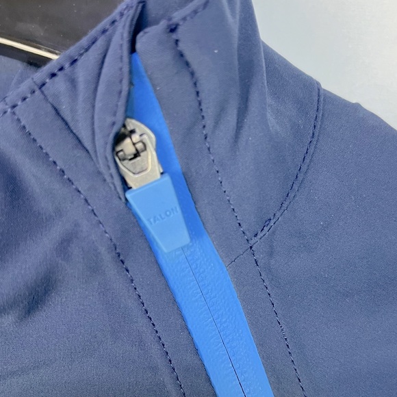 Vineyard Vines Convertible Jacket to Vest Performance Wear Size Medium in Navy - Picture 3 of 16